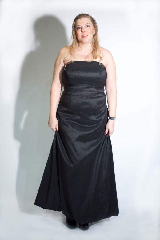 איה לאופר מדגמנת שמלה של המעצבת טלי אימבר צילום מאיה שוהם